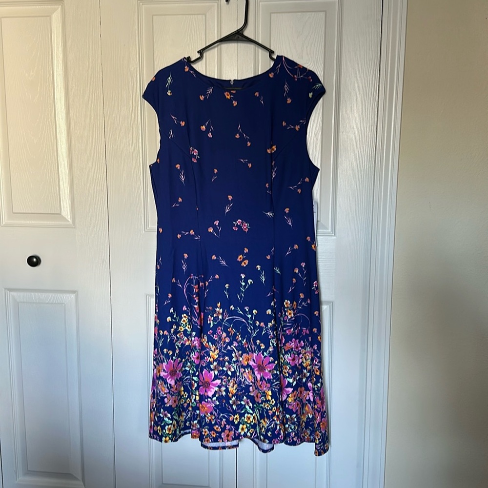 *New with Tags* London Times Floral Midi Cap sleeve Fit and Flare Dress